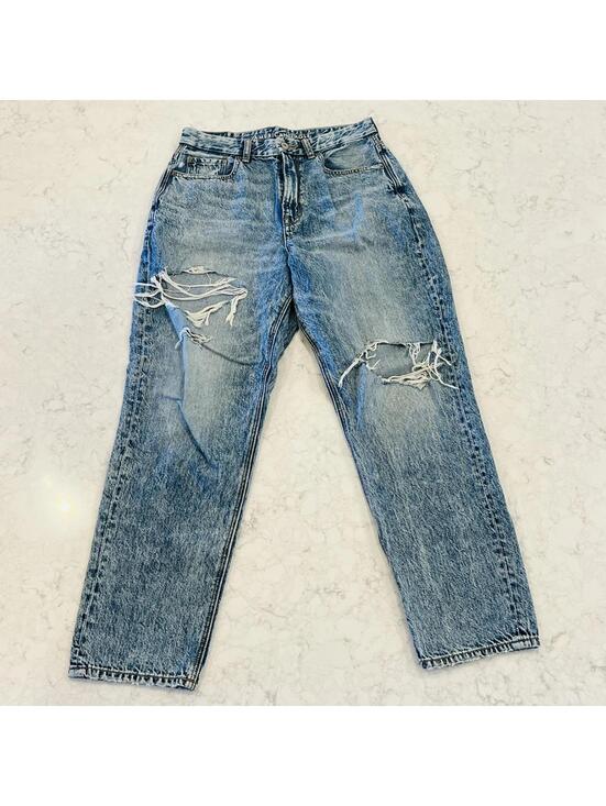 American Eagle Outfitters Denim - American Eagle AE Curvy Mom Jeans Distressed High Wasted Looose Straight Leg 6R